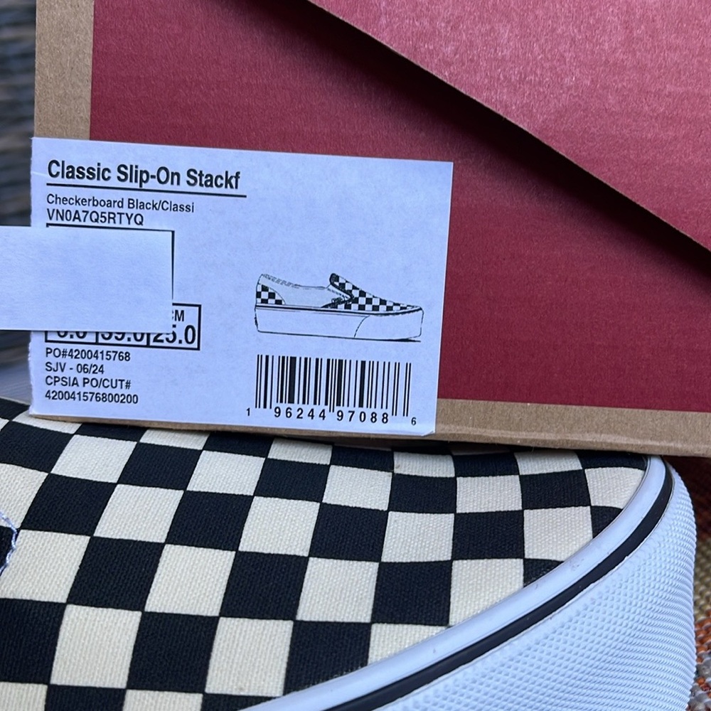 Vans WMNS Classic Slip-On Stackf
Checkerboard Black/Classi
VN0A7Q5RTYQ
Platforms - Picture 2 of 16